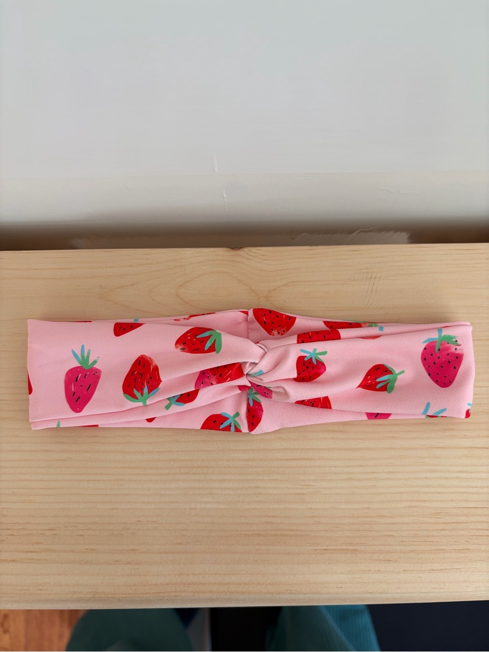 Skida Women’s Soft Twist Headband Strawberries (OS)